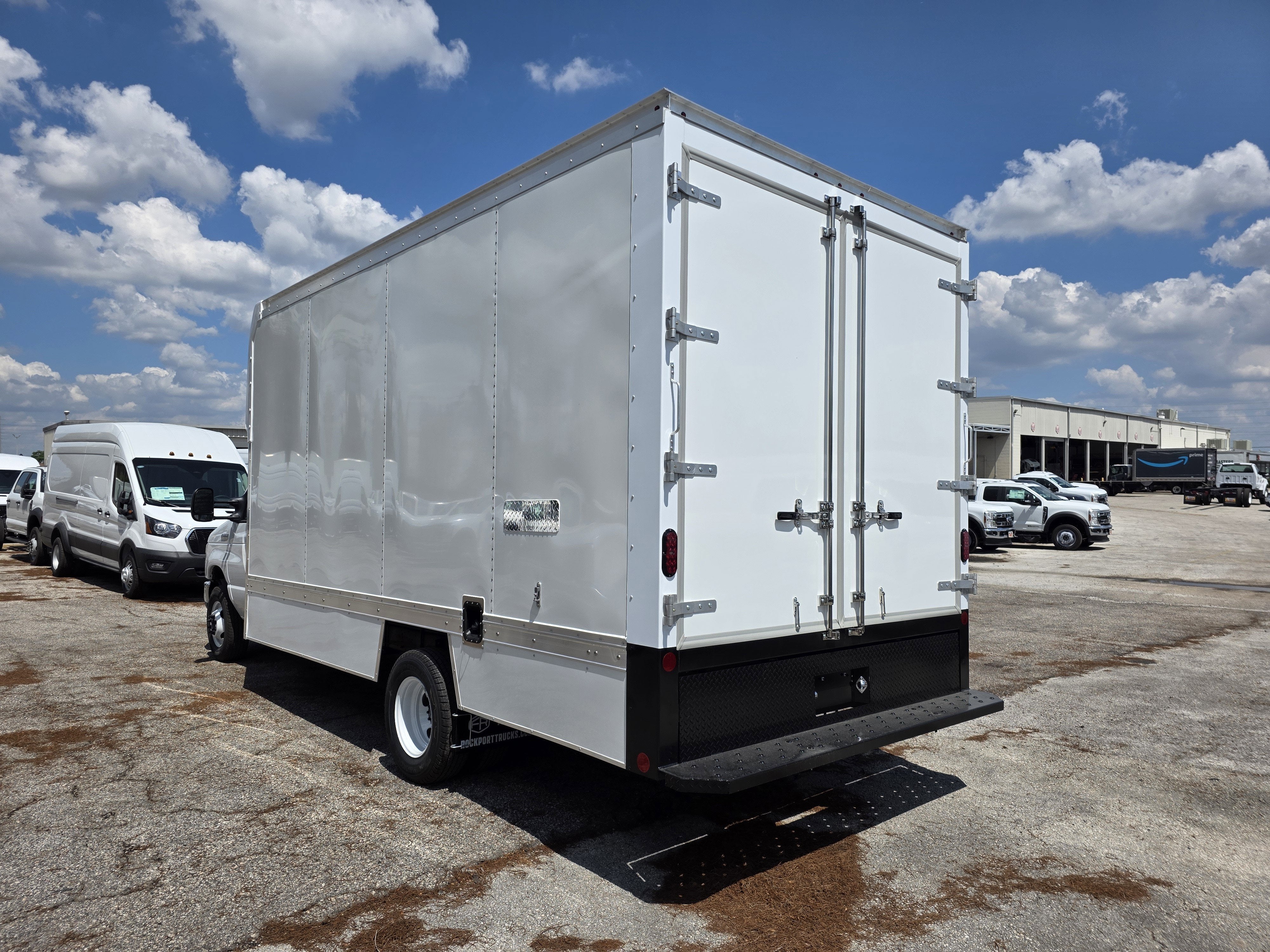 2027 Ford E-450 Standard