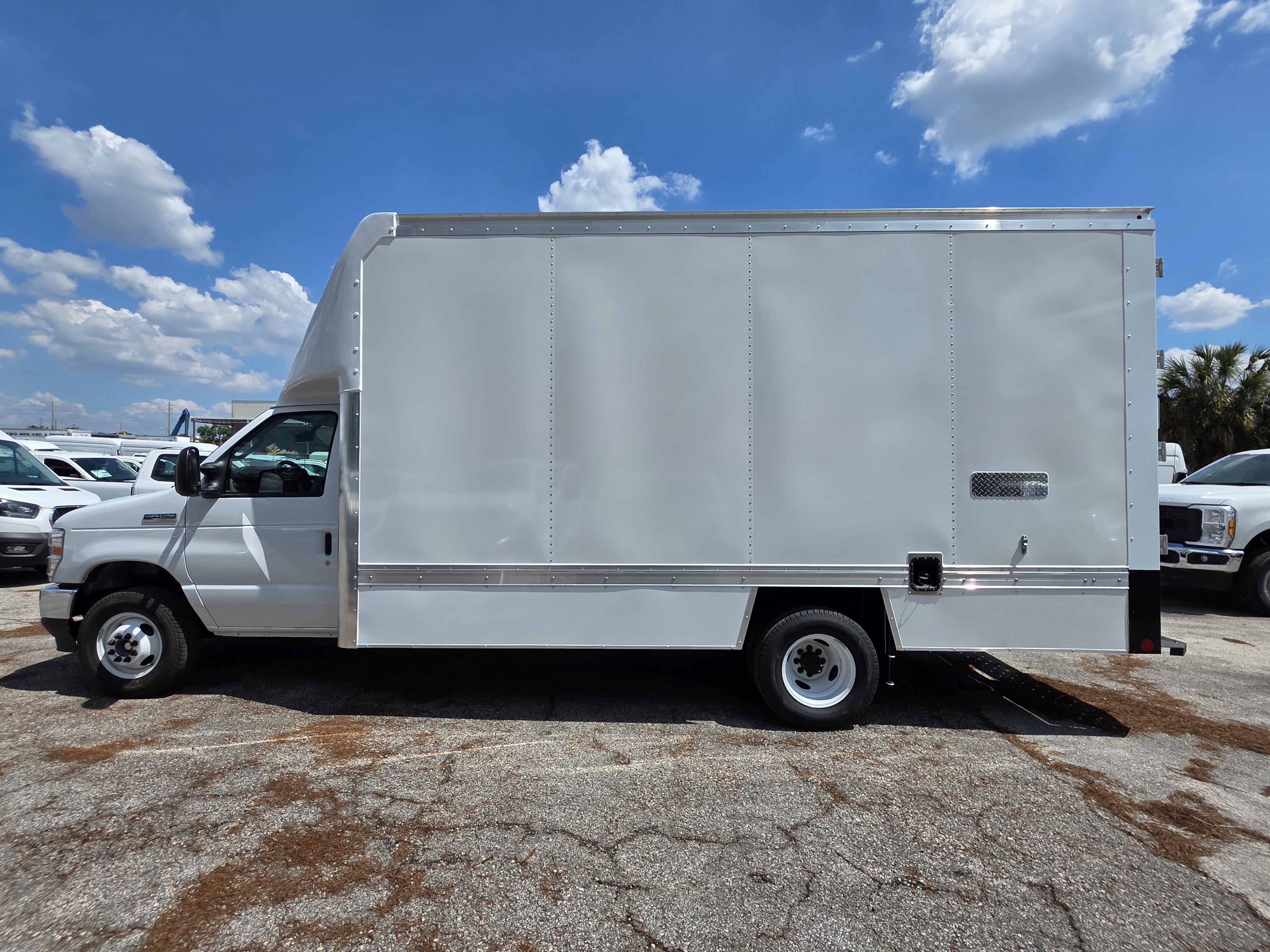 2027 Ford E-450 Standard