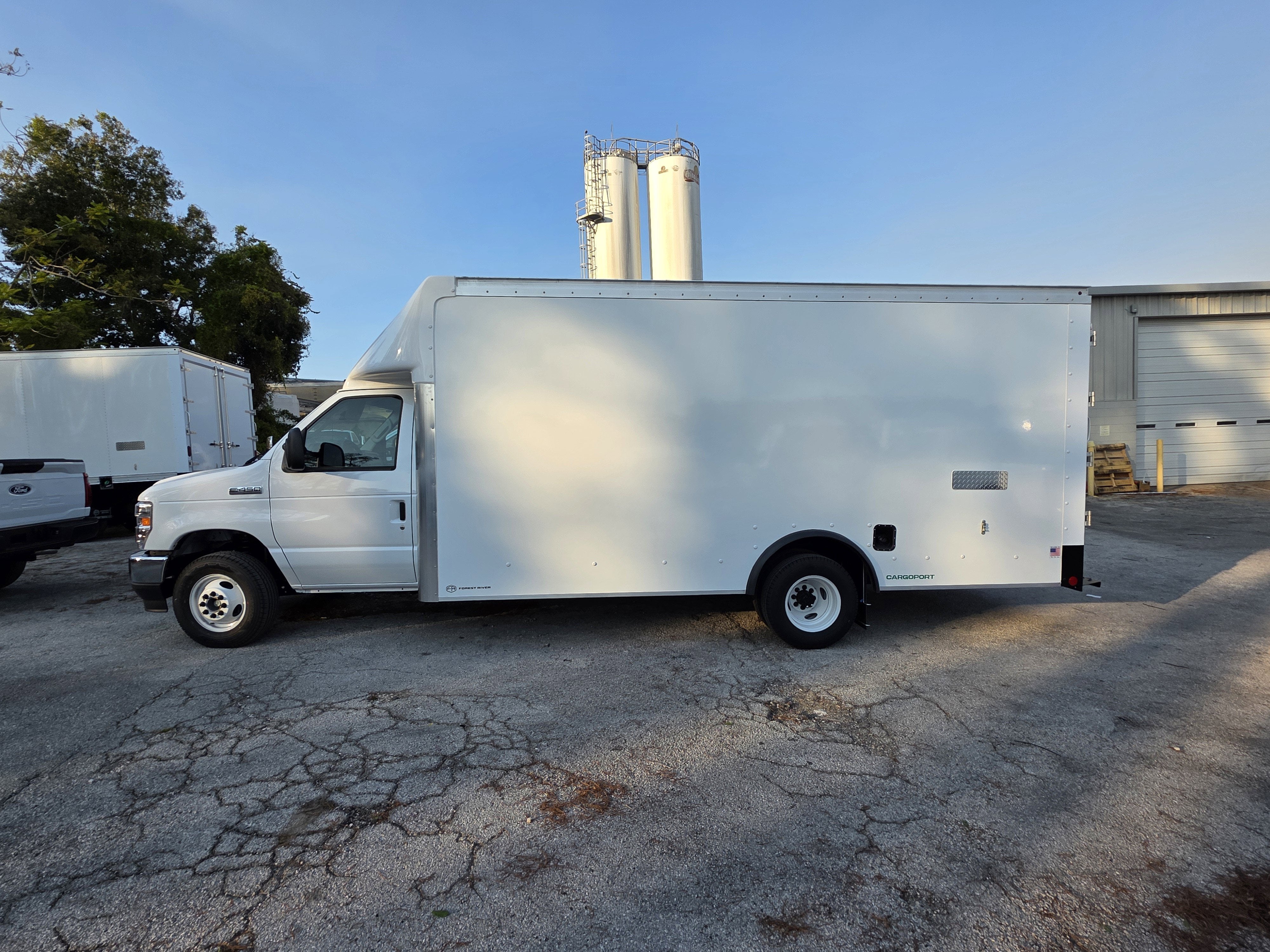 2026 Ford E-450 Standard
