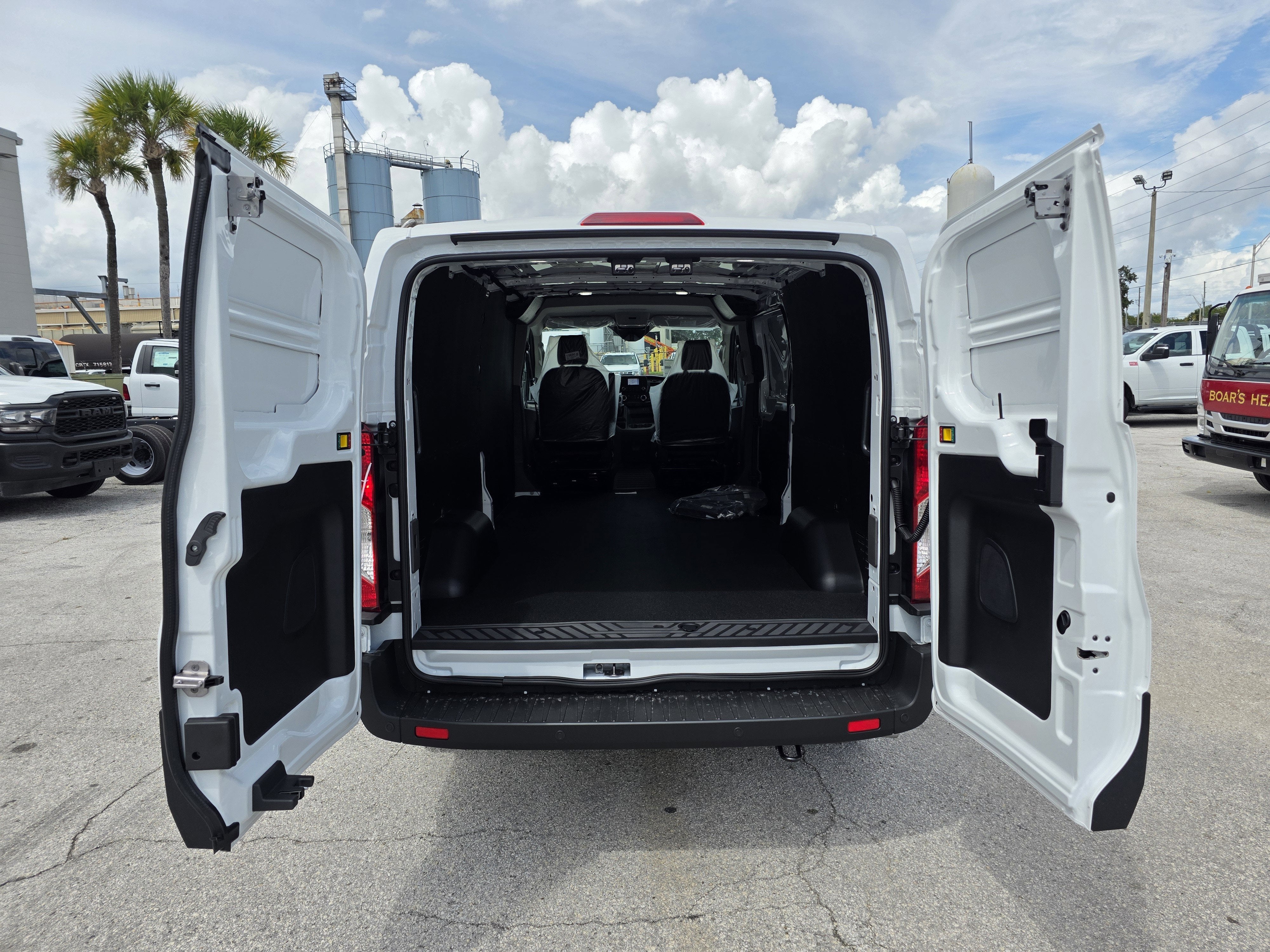 2025 Ford Transit-250 XL